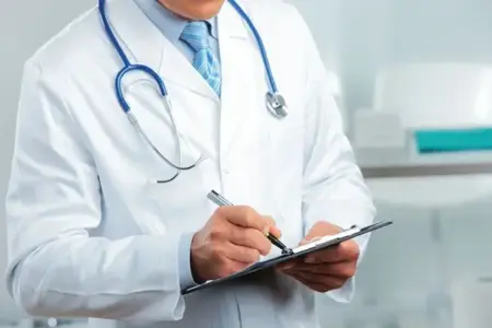 Azərbaycanda bu həkimin fəaliyyəti qadağan edildi - Elektron qolbaq taxıldı 