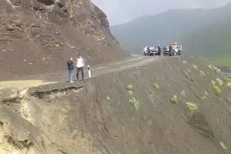 Şəkidə qadın 30 metr hündürlükdən dərəyə yıxıldı