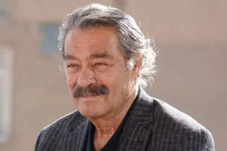 Uzun müddət sonra ilk dəfə ayağa qalxdı - Foto