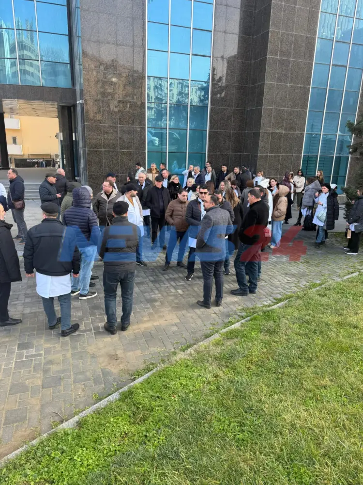 Həkimlər TƏBİB-in qərarına etiraz edirlər: Stomatoloqlar işdən çıxarılır?