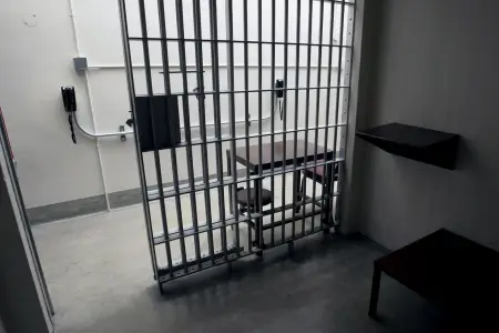 Tanınmış iş adamı həbsdə öldü 