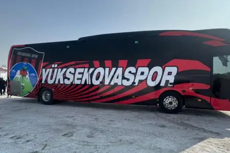 Ərdoğan qadın futbol komandasına avtobus hədiyyə etdi