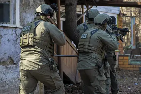 DTX xarici ölkəyə işləyən silahlı şəxsi həbs etdi