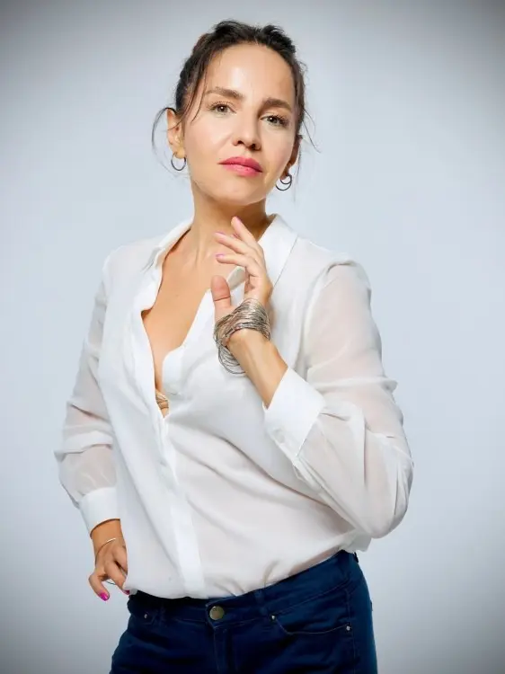 2 aktrisa eyni anda seriala vida etdi - Fotolar