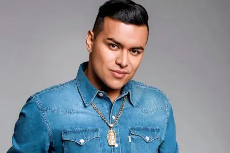 Məşhur müğənni təyyarə qəzasında öldü