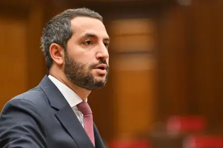 Rubinyandan sərt cavab:  "İt hürər, karvan keçər"