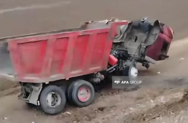 Tovuzda iki yük maşını toqquşdu: xəsarət alanlar var – Foto