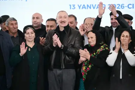 İlham Əliyev Ağdərə sakinləri ilə görüşündən görüntülər paylaşdı