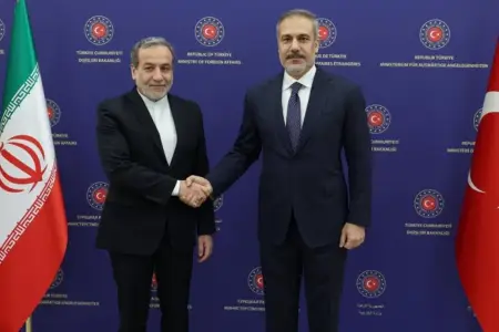 Hakan Fidan İranlı həmkarı ilə danışdı