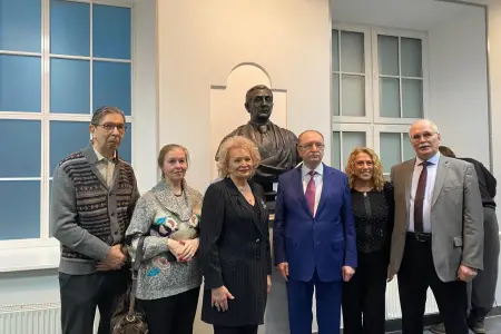 Sankt-Peterburq Universitetində akademik İlham Rəhimovun büstünün təntənəli açılışı keçirildi