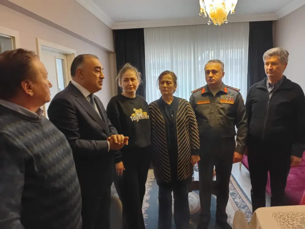 Azərbaycan səfiri təyyarə qəzasında şəhid olan türkiyəli hərbçinin ailəsini ziyarət etdi - Foto