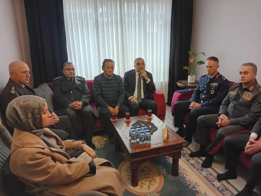 Azərbaycan səfiri təyyarə qəzasında şəhid olan türkiyəli hərbçinin ailəsini ziyarət etdi - Foto