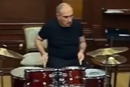 Paşinyan diskotekaya hazırlaşır – Video