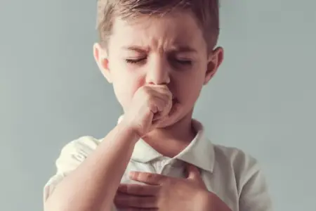 Uşaqlarda keçməyən öskürəyin səbəbi bu ola bilər: Valideynlərin diqqətinə!