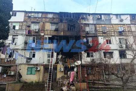 Binəqədidə yataqxanada yanğın: 13 məcburi köçkün ailəsinə ziyan dəydi - Video 