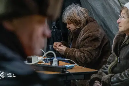 Kiyev sakinləri elektrik kəsintiləri ilə belə mübarizə aparır – Fotolar