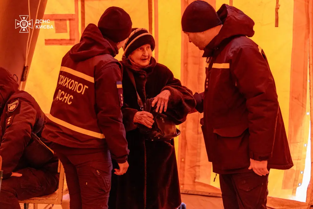 Kiyev sakinləri elektrik kəsintiləri ilə belə mübarizə aparır – Fotolar