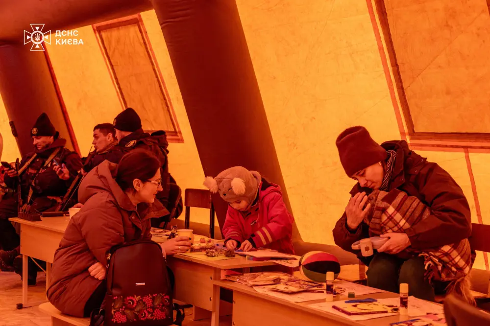 Kiyev sakinləri elektrik kəsintiləri ilə belə mübarizə aparır – Fotolar