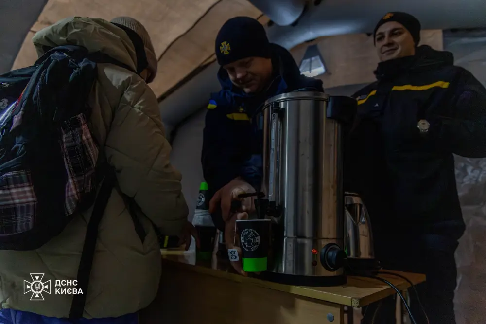 Kiyev sakinləri elektrik kəsintiləri ilə belə mübarizə aparır – Fotolar