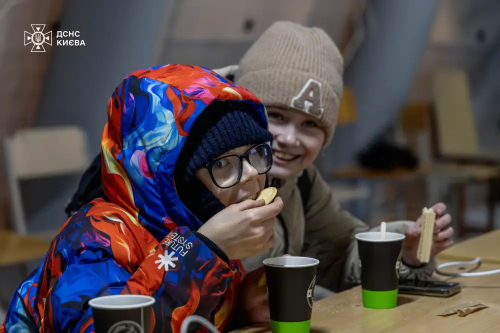 Kiyev sakinləri elektrik kəsintiləri ilə belə mübarizə aparır – Fotolar