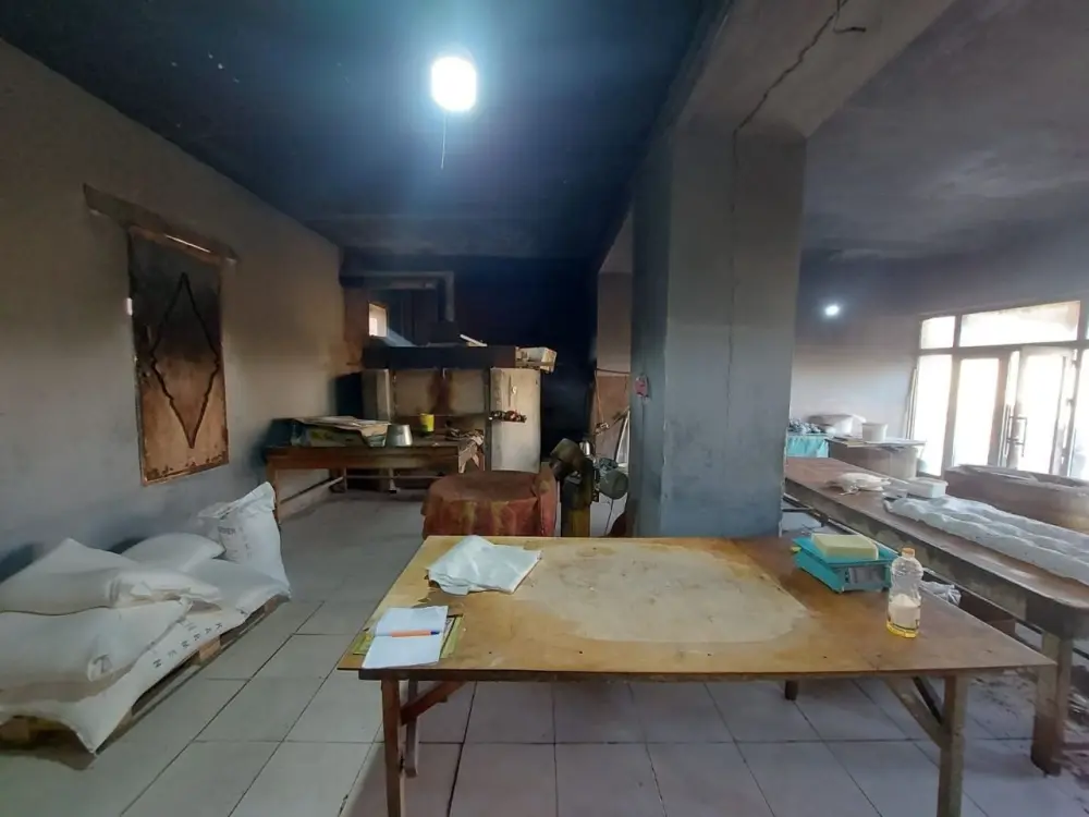 Antisanitar şəraitdə fəaliyyət göstərən çörək sexi bağlandı - Foto