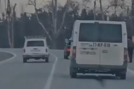Sərxoş sürücü magistralda təhlükəli manevrlər etdi - Video
