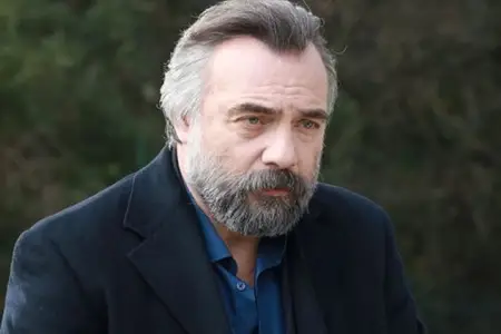 “Alnım açıq, başım dikdir”