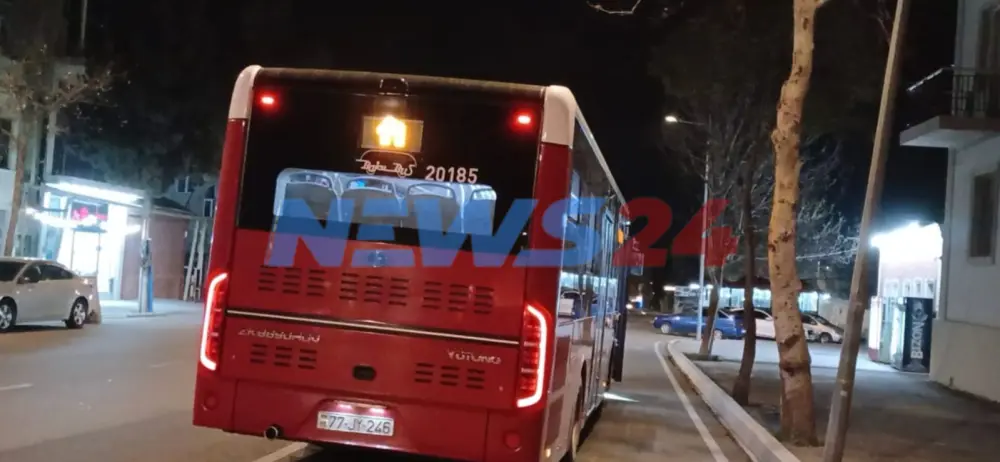 Gəncədə minik maşını ilə sərnişin avtobusu toqquşdu- Xəsarət alanlar var