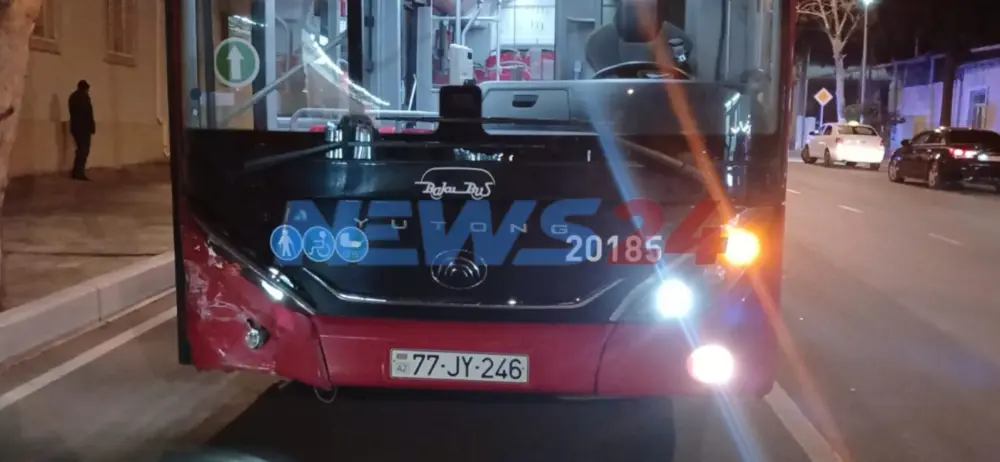 Gəncədə minik maşını ilə sərnişin avtobusu toqquşdu- Xəsarət alanlar var