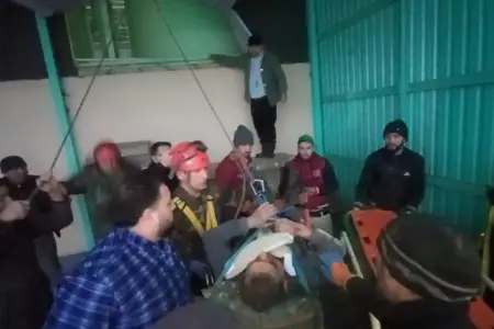 6 metr hündürlükdən yıxılan işçi xilas edildi – Fotolar