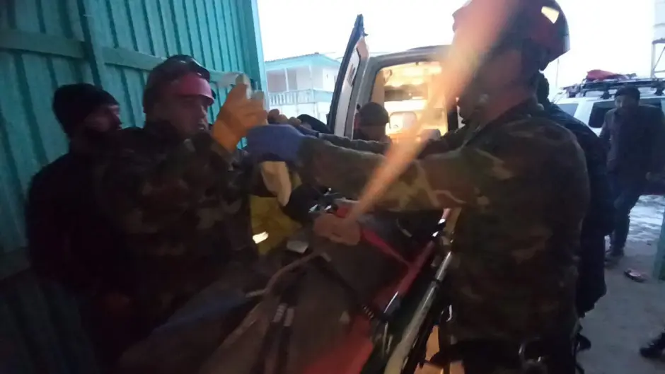 6 metr hündürlükdən yıxılan işçi xilas edildi – Fotolar