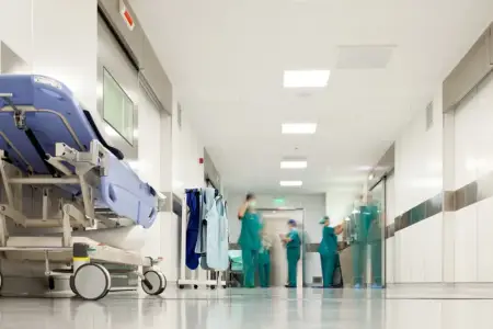 Bakıda qəfil halı pisləşən gənc qız yolda öldü