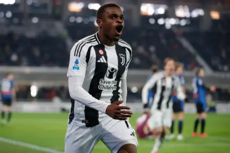  "Mançester Yunayted" "Yuventus"un müdafiəçisi ilə maraqlanır