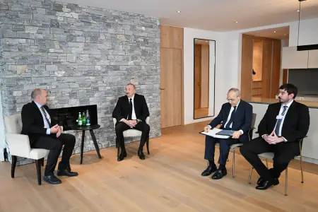 İlham Əliyev Davosda Morten Dirholm ilə görüşdü