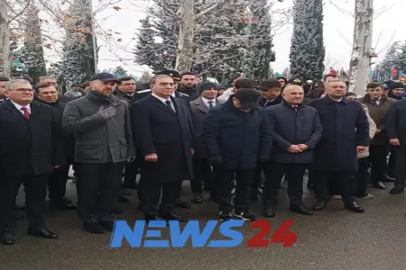 Ərdoğanın oğlu Gəncədə Şəhidlər xiyabanını ziyarət etdi