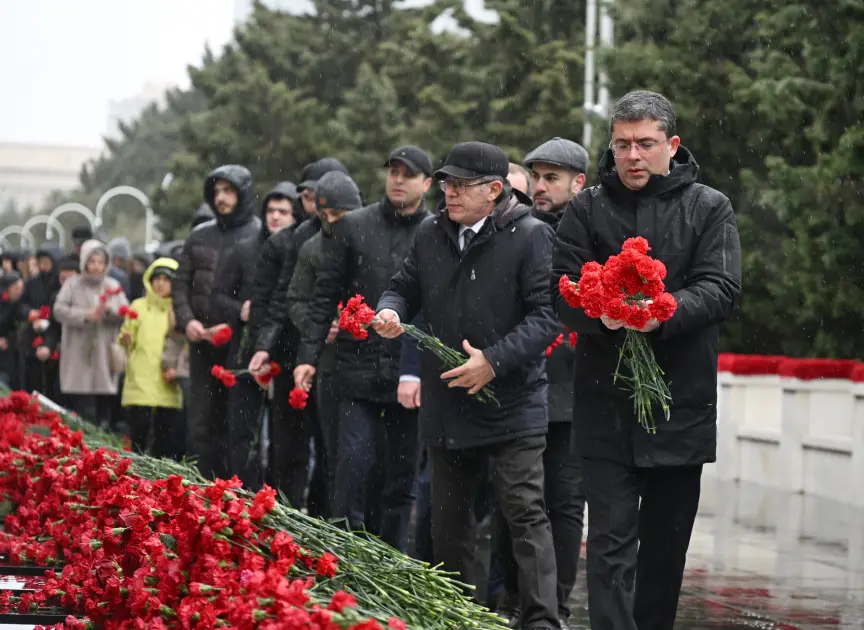 Medianın İnkişafı Agentliyinin nümayəndələri Şəhidlər xiyabanını ziyarət etdilər 