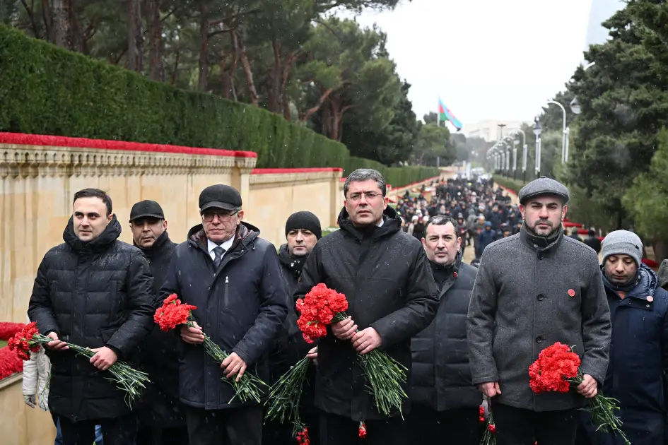 Medianın İnkişafı Agentliyinin nümayəndələri Şəhidlər xiyabanını ziyarət etdilər 