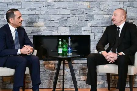 Prezident İlham Əliyev Davosda Qətərin Baş naziri və xarici işlər naziri ilə görüşdü