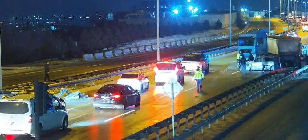 Yasamalda qəza oldu, nəqliyyatın hərəkəti çətinləşdi – Fotolar