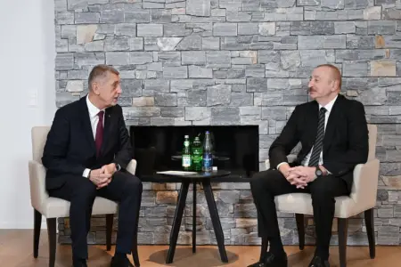 İlham Əliyev Çexiyanın Baş naziri ilə görüşdü - Foto