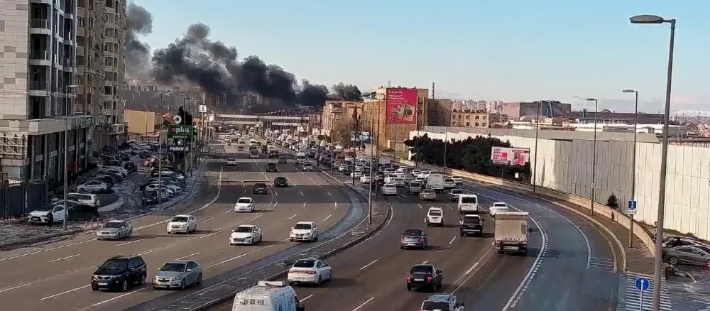 Bakıda obyekt yanır - Foto