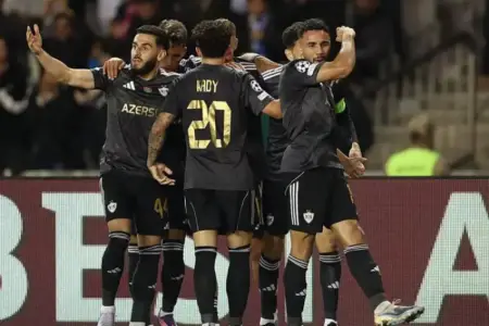 "Qarabağ" – "Ayntraxt" qarşılaşması: birinci hissə başa çatdı – CANLI