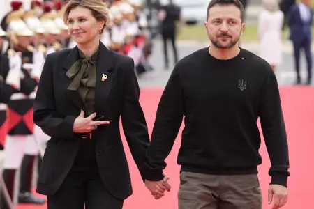 Zelenski və həyat yoldaşının sərvəti açıqlandı