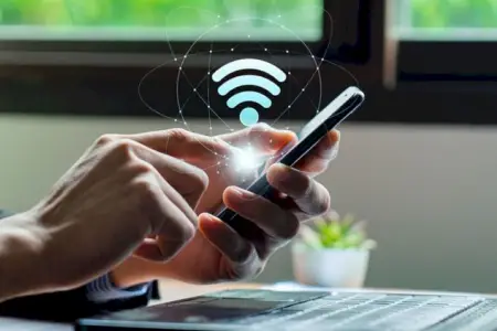 İran internetə çıxışı bərpa etməyə başladı