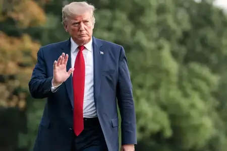 Yenə əlləri ilə gündəm oldu – Foto