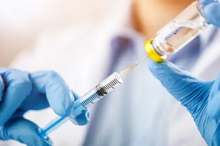 Evdə antibiotik vurulan kişi şoka düşüb öldü