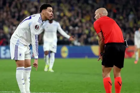 Futbol tarixində nadir hadisə: Hakim  “assist” etdi, qol ləğv olundu