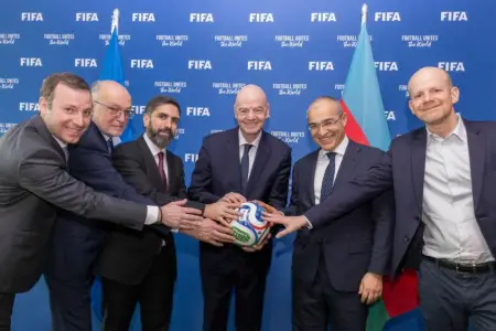 Rövşən Nəcəf FIFA prezidenti ilə görüşdü – Fotolar