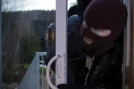 Evlərdən oğurluq edən şəxs saxlanıldı