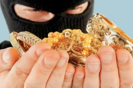 Evdən 29 min manatlıq qızıl oğurlayan şəxs saxlanıldı